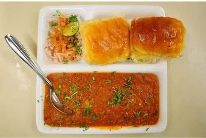 Multicolor Plastic 3 in,1 Compartment Pav Bhaji Plate White Color.